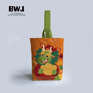 2024龙年撞色卡通手提水桶收纳小布袋原创手腕包企业春节年会礼品