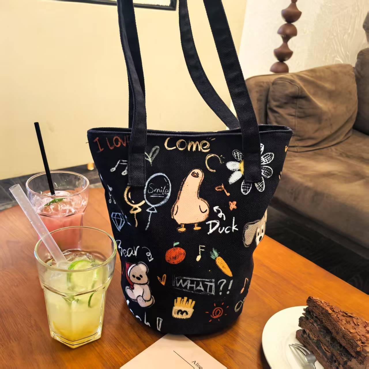 原创新款涂童话镇插画印