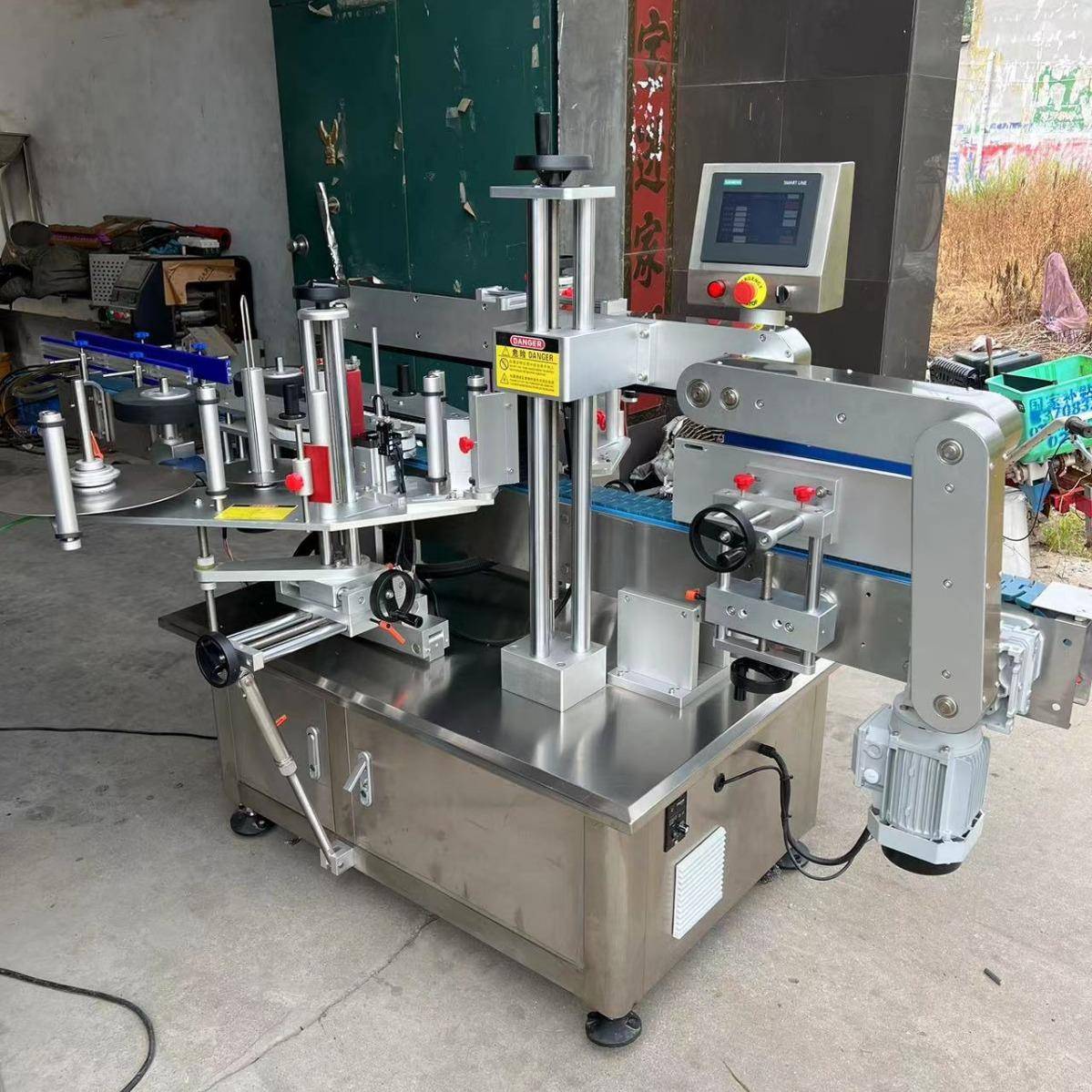 全自动双侧面贴标机双面扁瓶洗衣液贴标机方瓶贴标机九成新