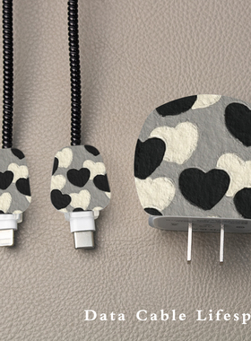 适用于苹果20w充电器保护套iPhone14/13ProMX充电器保护壳充电器印花保护绳防折断卡通12半圆印花款黑白爱心