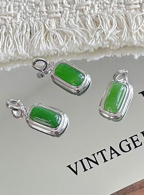 碧玉马鞍吊坠白金色s925银镶阳绿无黑点  整体尺寸25*10mm