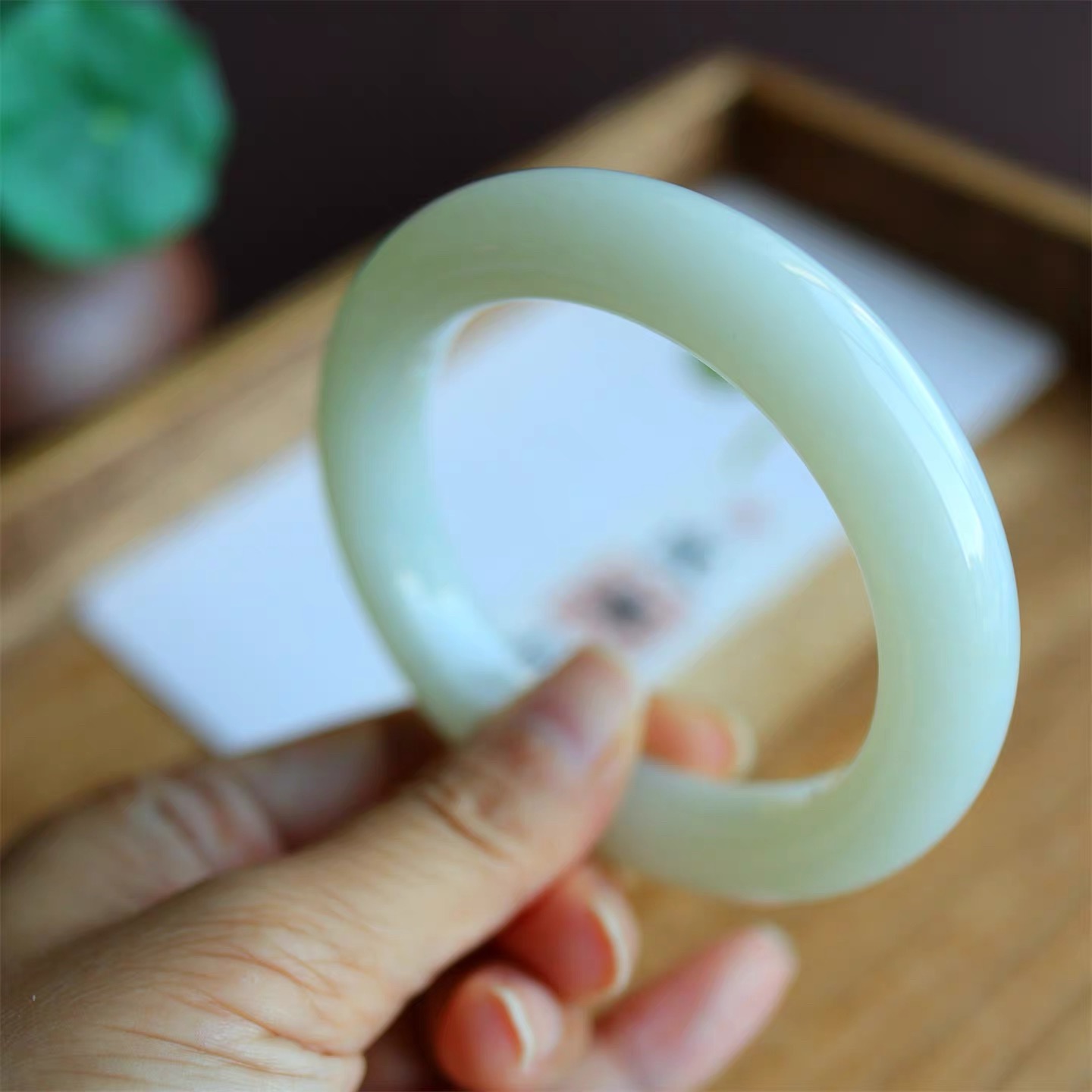 和田玉手镯子正品俄料白玉羊脂玉宽条平安镯老坑且末女款保真