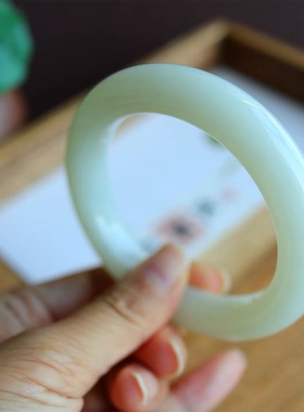 和田玉手镯子正品俄料白玉羊脂玉宽条平安镯老坑且末女款保真