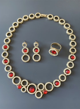 Vintage中古红色莱茵石镶嵌几何