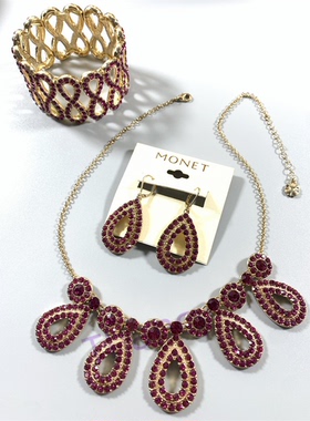 玫红色水晶钻套装MONET打标