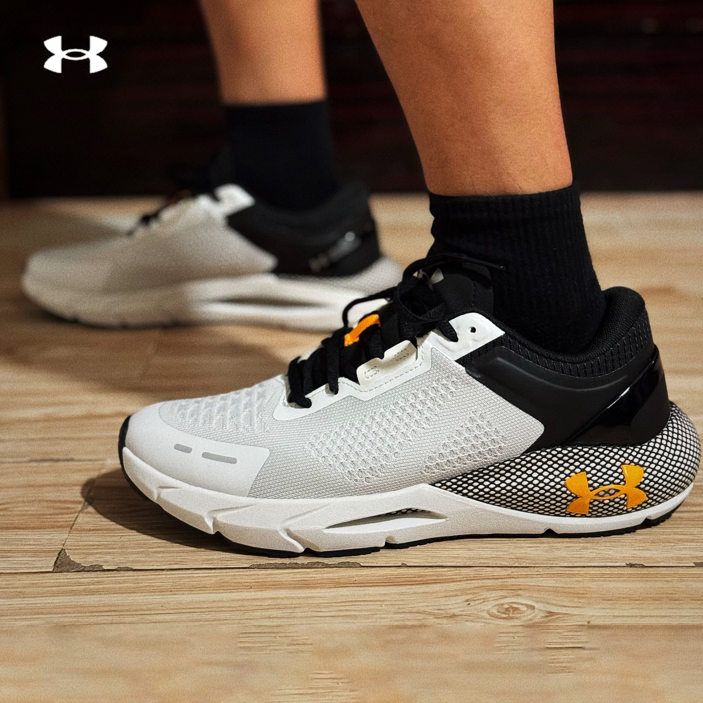 安德玛男HOVR缓震透气运动跑步鞋