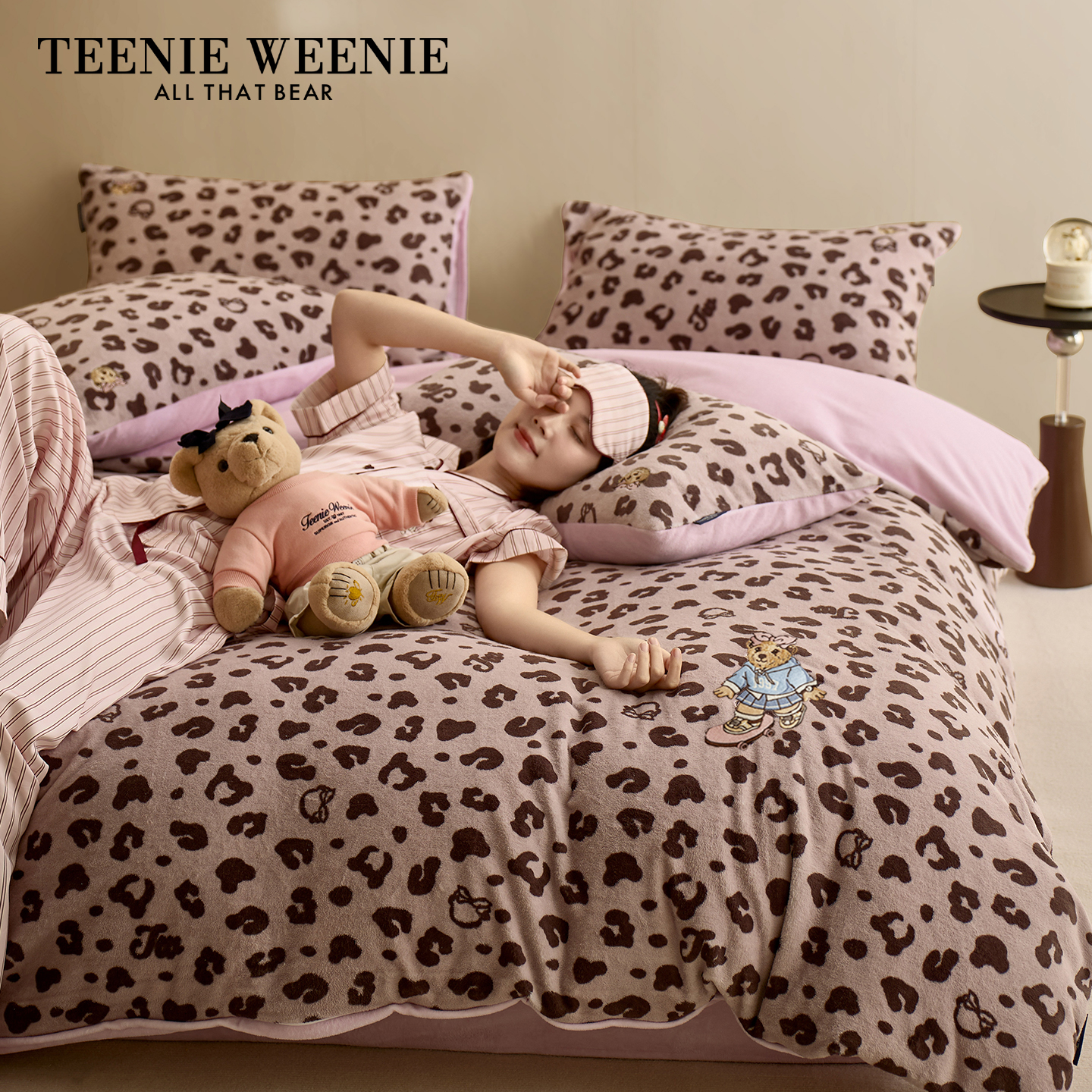 小熊黑皮豹纹牛奶绒床上四件套
