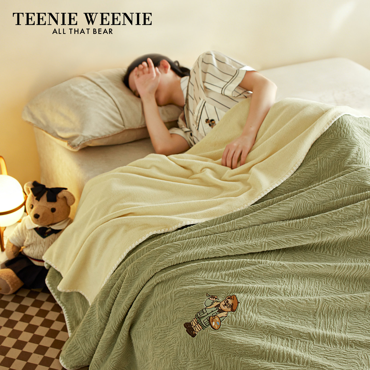 TeenieWeenie加厚雕花绒毛毯秋冬家用双人卧室午睡毯子办公室盖毯