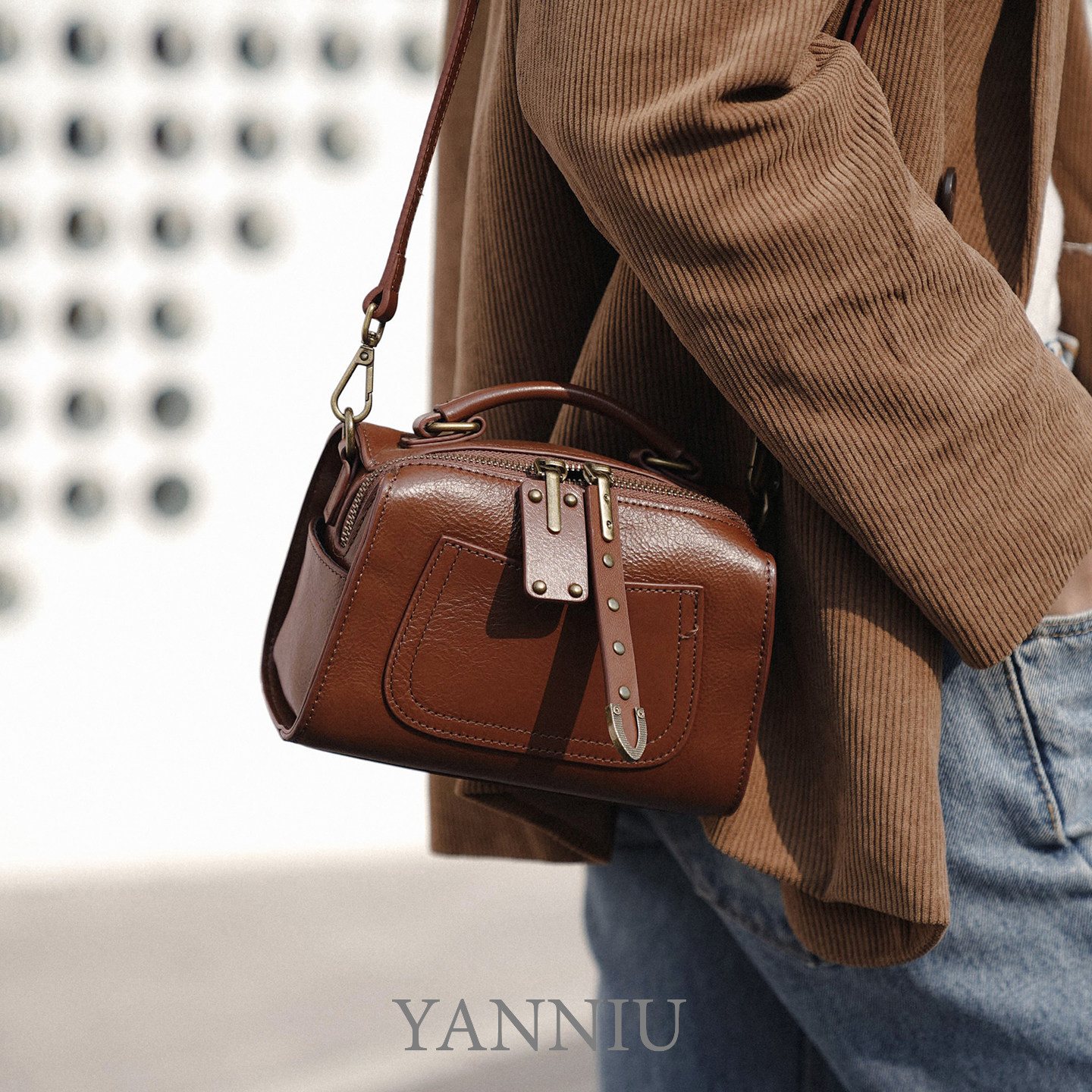 岩牛植鞣皮手提方包女士斜挎包简约时尚2025新款高级感小城堡包