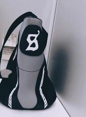 美伢FUZZYKON原创设计黑色机能拼色斜挎动运包托特包潮酷尼龙包女