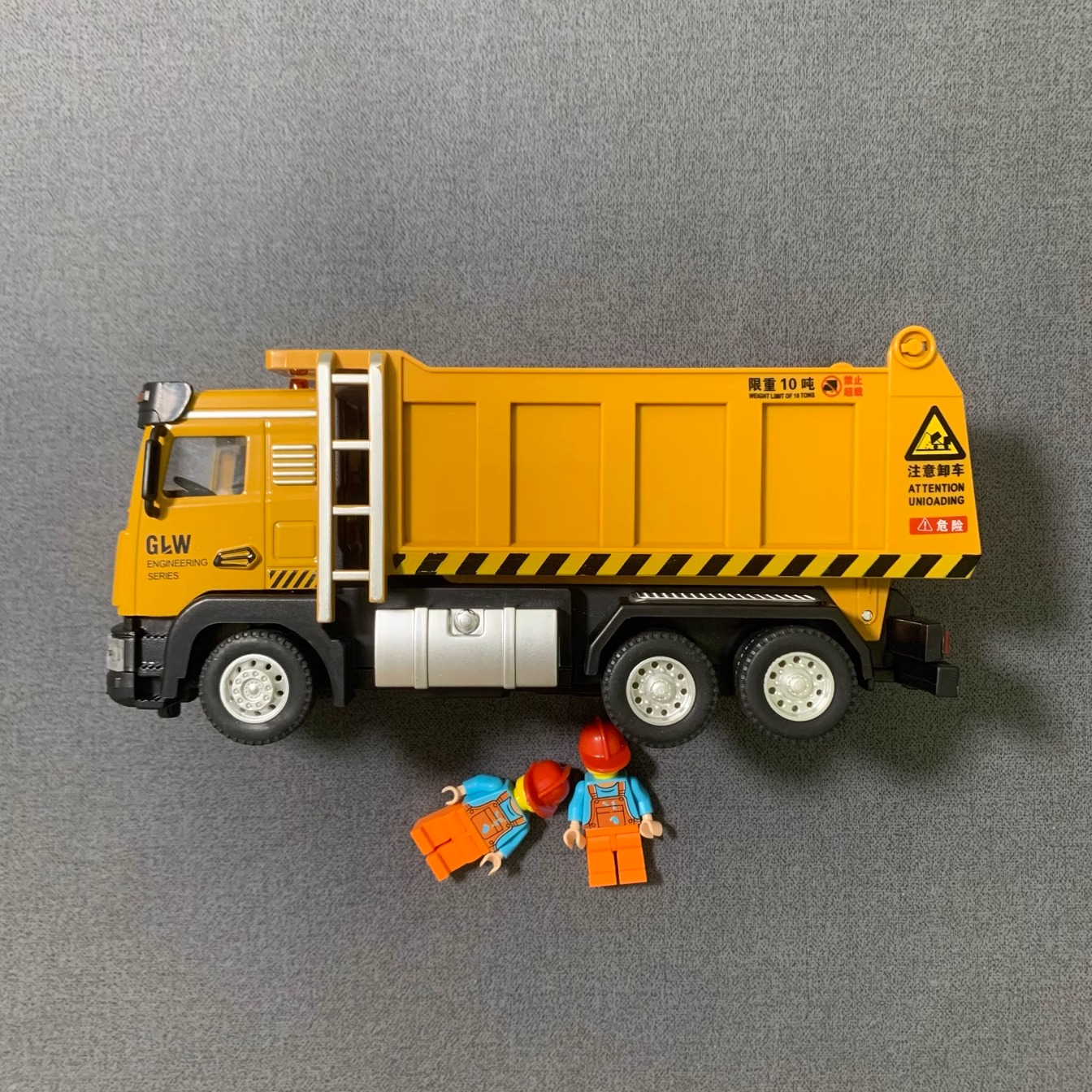 儿童合金翻斗车玩具男孩回力自卸工程车声光运输卡车模型宝宝礼物