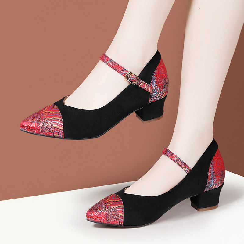 澳曼琳春秋旗袍走秀真皮软底复古国风搭配马面裙的汉服低跟女鞋子