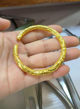 黄金手镯男女实心錾刻牡丹纹足金包银原创设计复古送老婆生日礼物