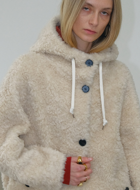 Redref 羊羔绒撞色纽扣连帽大衣