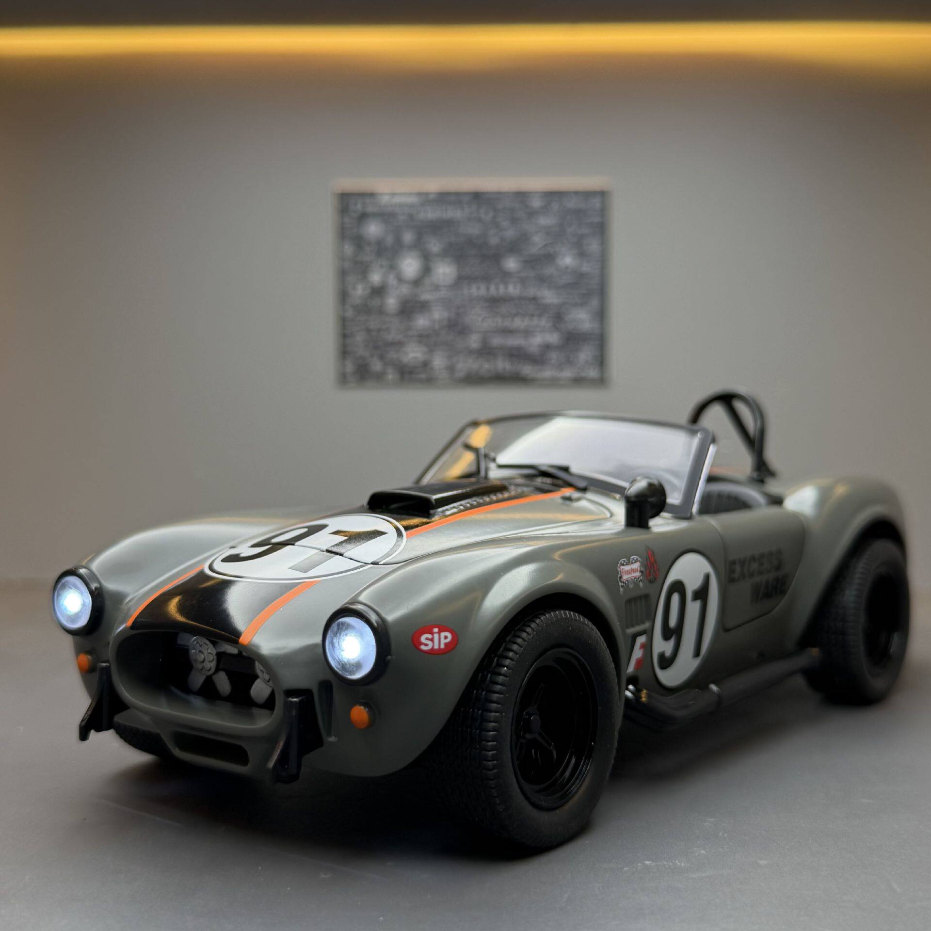 新款1:22眼镜蛇敞篷跑车合金汽车模型潮玩收藏摆件仿真复古玩具车