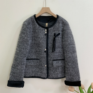 妈妈秋装短款毛呢外套2025新款中老年女秋冬洋气小香风加厚上衣服