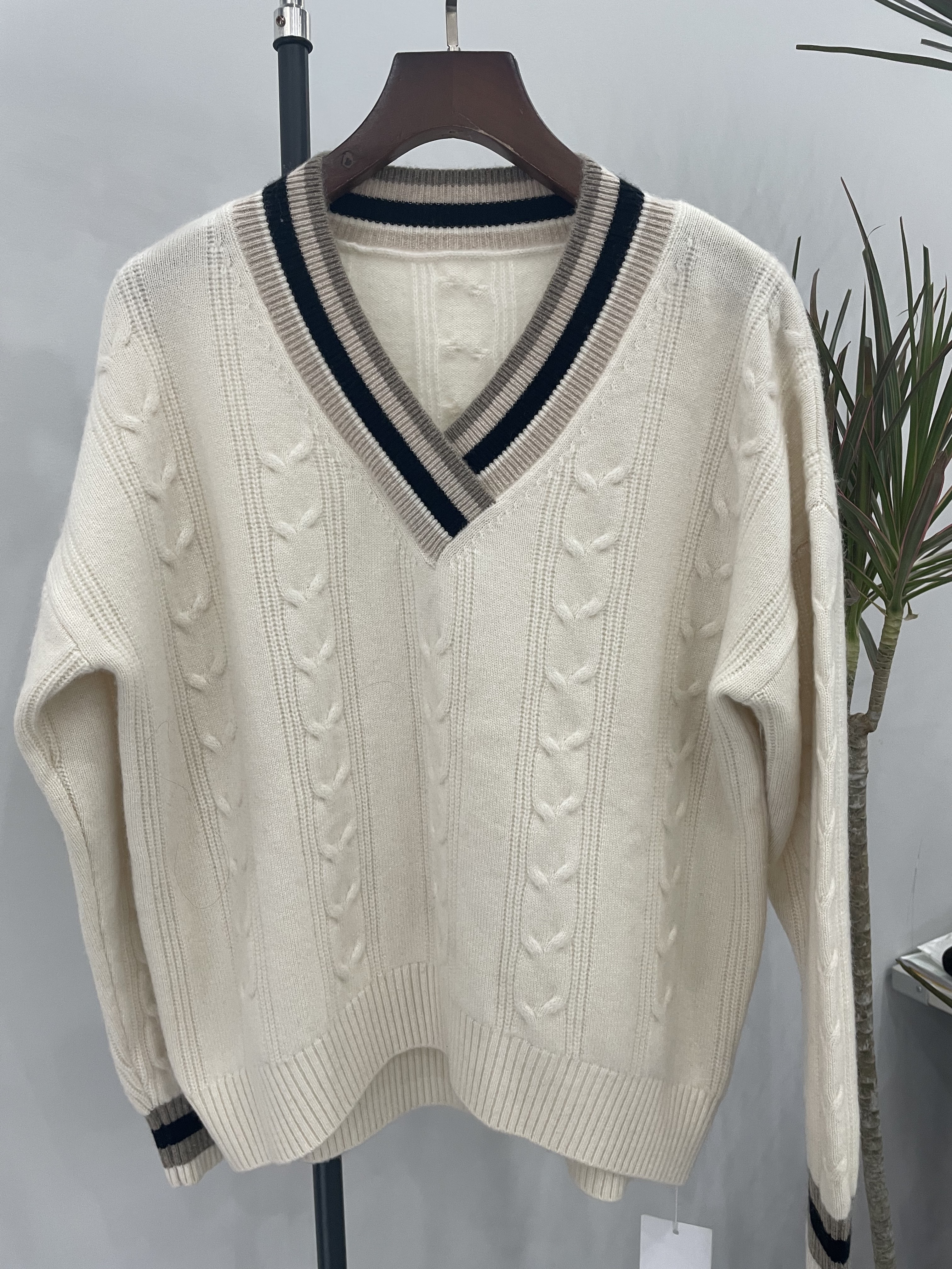 女士100%纯山羊绒双股加厚V领羊绒衫