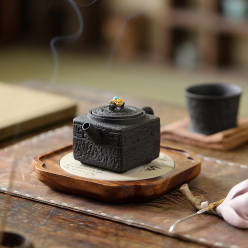 黑陶浮雕饕餮纹茶壶复古四方壶