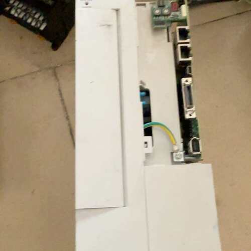 议价SGDXS-330A00A8002 安川伺服驱动器可维修