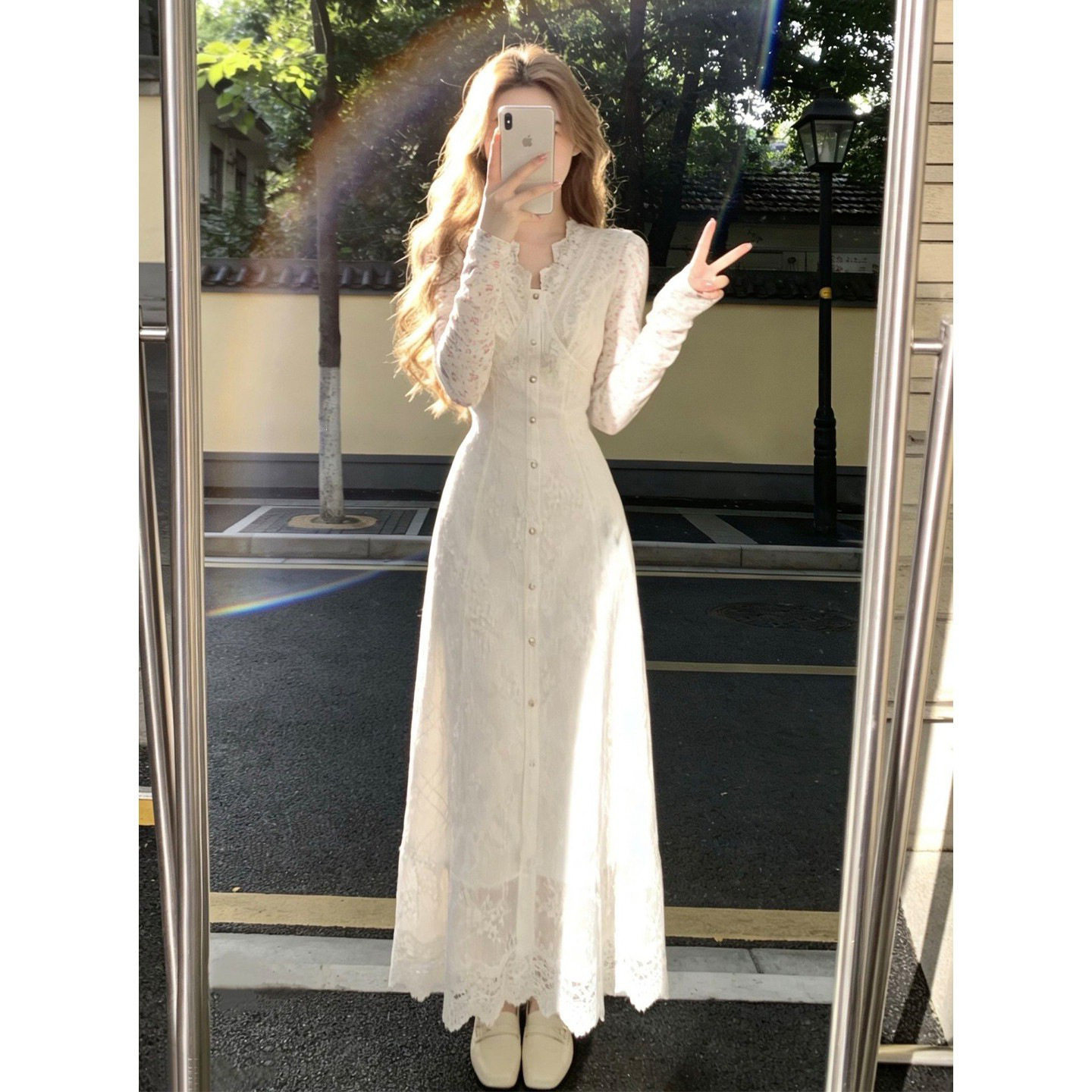 法式温柔风超好看V领蕾丝长袖连衣裙女秋小个子独特绝美收腰长裙