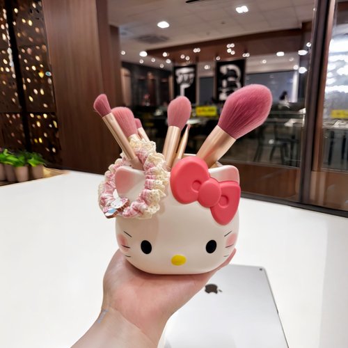 Hallokitty化妆刷收纳桶卡通精致可爱少女桌面摆件宿舍卧室装饰品
