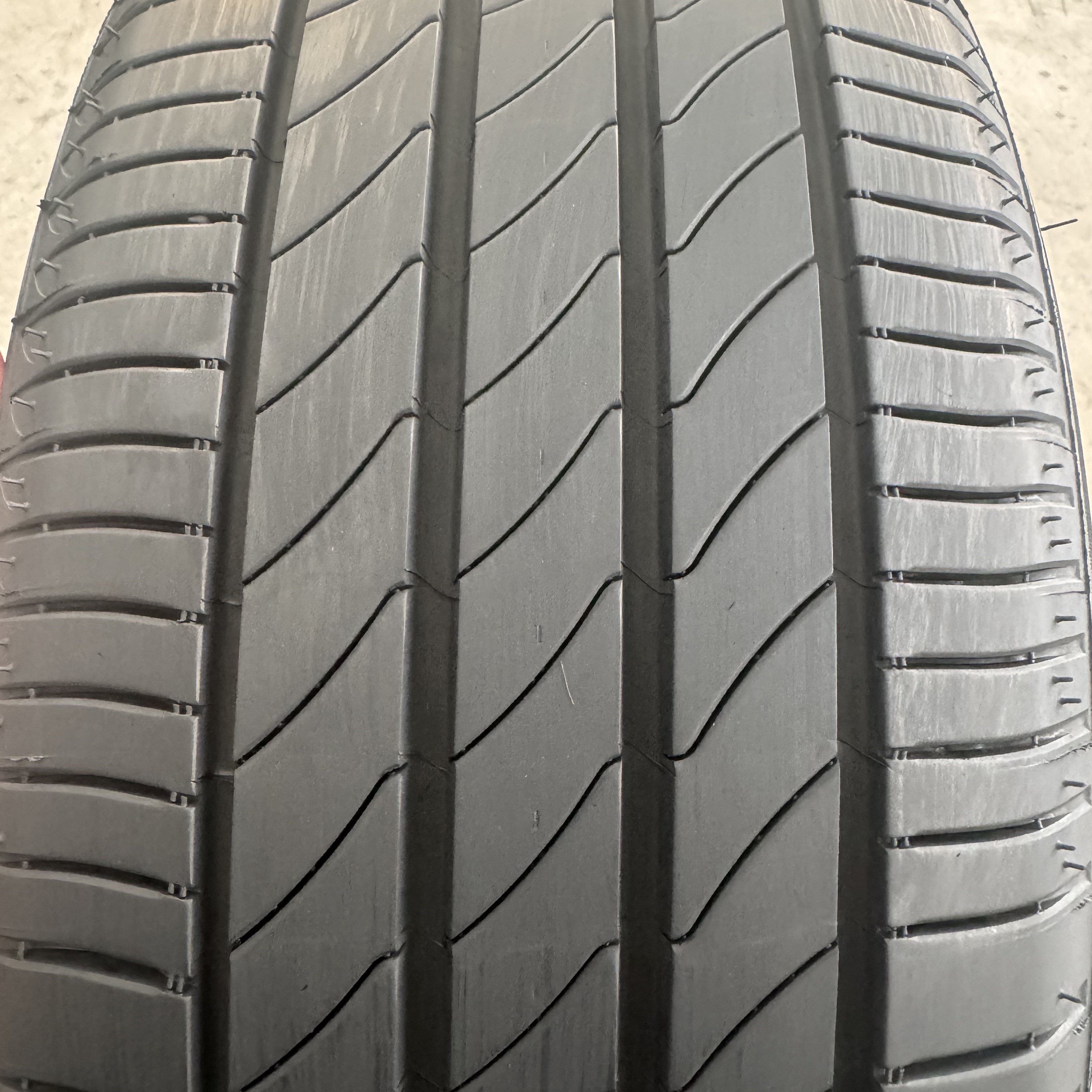 二手米其林轮胎215/55R1794V