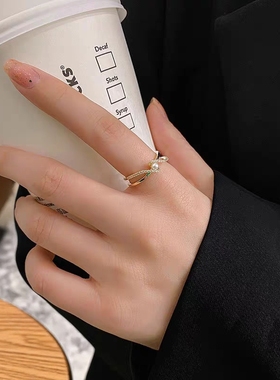 精致镶钻交叉戒指女小众设计食指戒ins小香风开口戒轻奢时尚指环