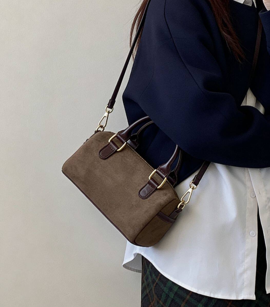 2026新款复古绒面百搭单肩包斜跨包小包圆筒枕头包手提包女包