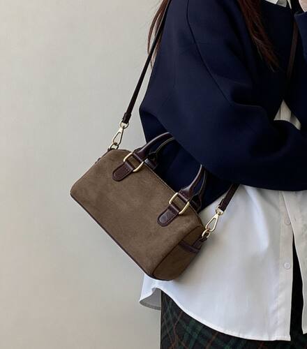 2026新款复古绒面百搭单肩包斜跨包小包圆筒枕头包手提包女包