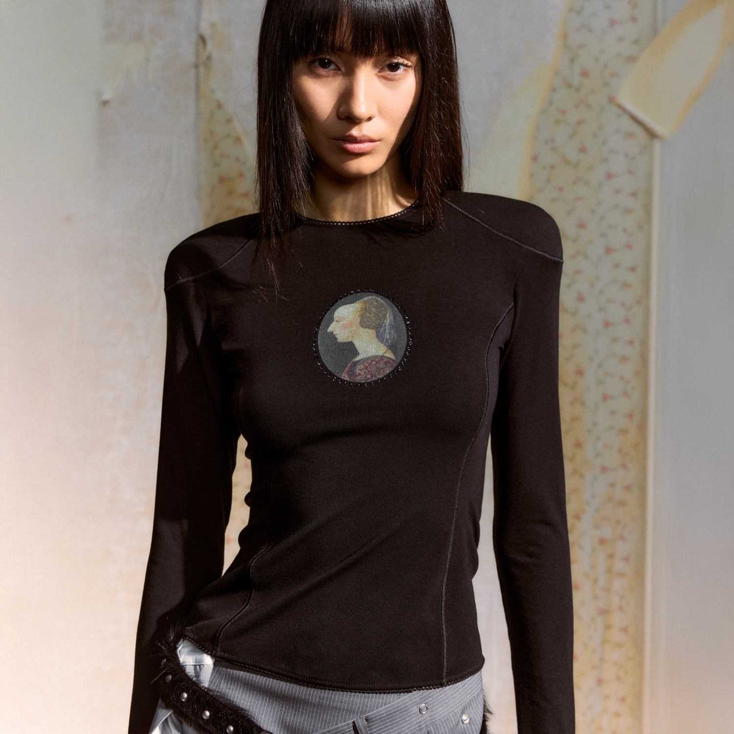 DUEECHEN印花烫钻垫肩T恤上衣