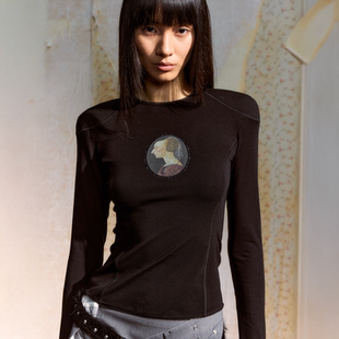 显瘦黑色长袖 DUE 人像印花烫钻垫肩上衣女圆领收腰修身 CHEN T恤