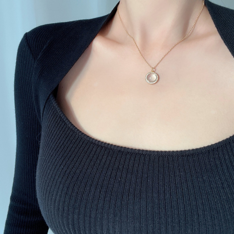 气质圆形天然白玉髓吊坠锁骨链女