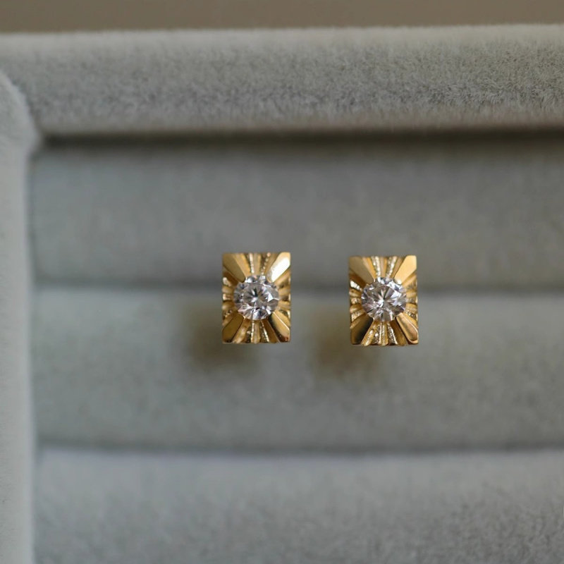 ROMANTIC放射面光芒~S925纯银镀14k金小方块闪钻耳钉耳饰小巧精致,饰品/流行首饰/时尚饰品新,耳钉,淘宝优惠券,粉丝福利购,淘宝优惠卷