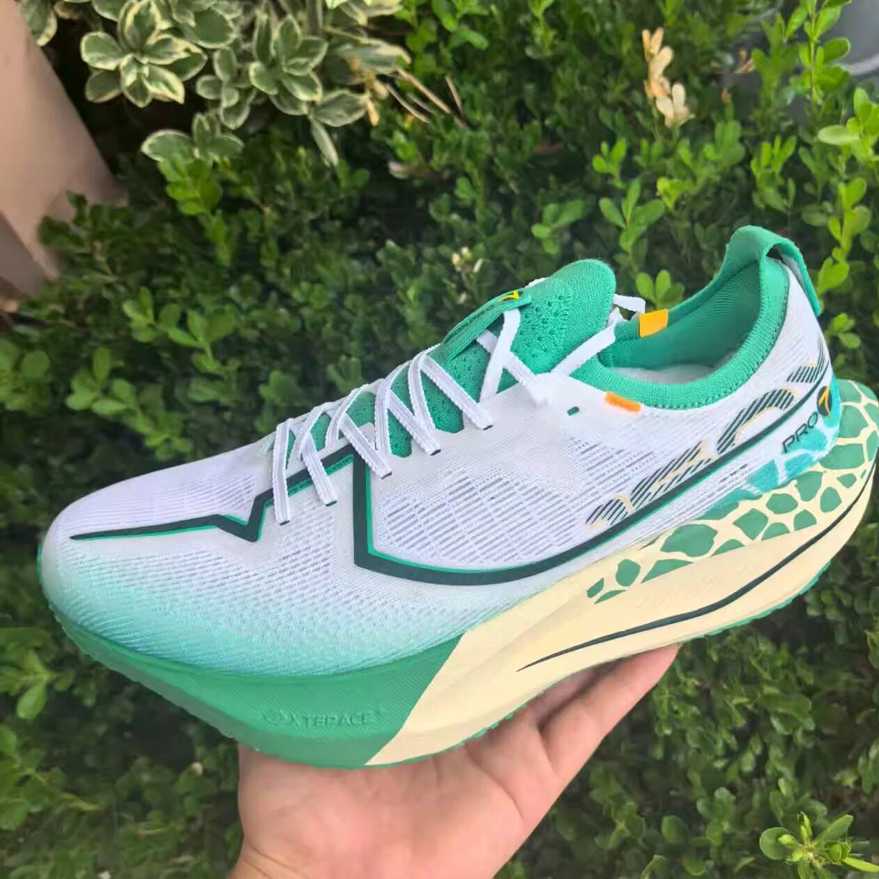 特步160X7.0PRO全掌碳板跑步鞋