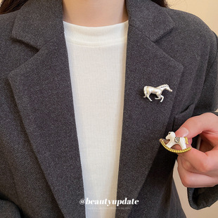 新中式本命年小马胸针复古个性时尚气质别针轻奢高级感百搭胸饰女