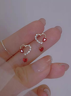 镀银小巧甜美爱心耳钉女温柔锆石耳环红色新年款耳饰小众