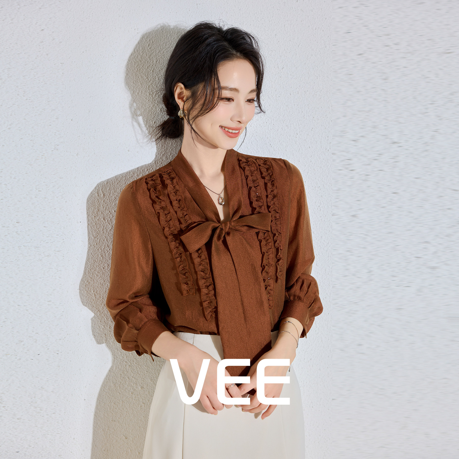 VEE【琥珀流光】2026新款时尚休闲立体木耳边装饰长袖衬衫上衣女
