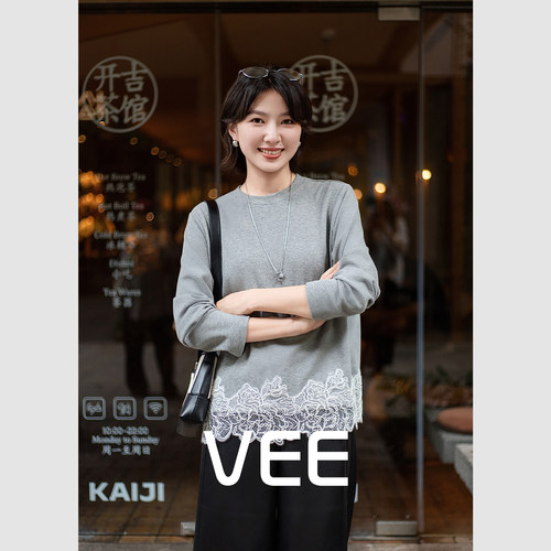 VEE蕾丝拼接圆领磨毛长袖T恤女
