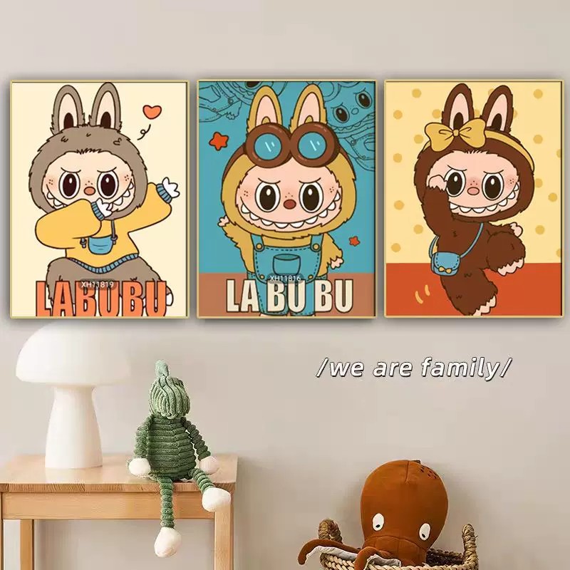 拉布布labubu潮牌卡通装饰画打孔儿童房桌面卧室客厅摆画挂画房间