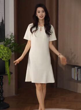 高级感气质减龄白色短袖连衣裙女2026新款夏季裙子显瘦鱼尾中长裙