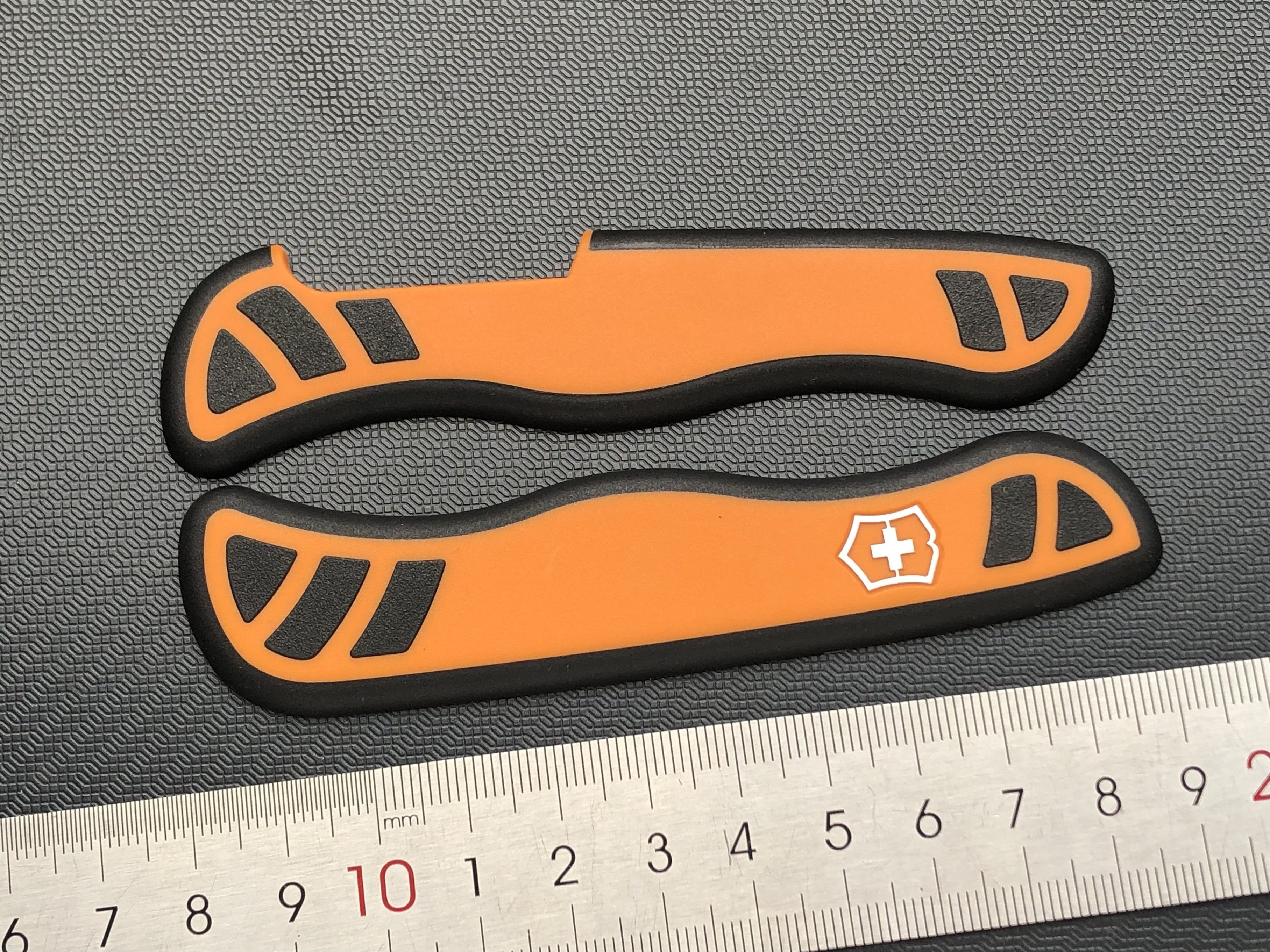 111mm瑞士军刀配件0.8341.mc9狩猎者XT橡胶防滑橙色