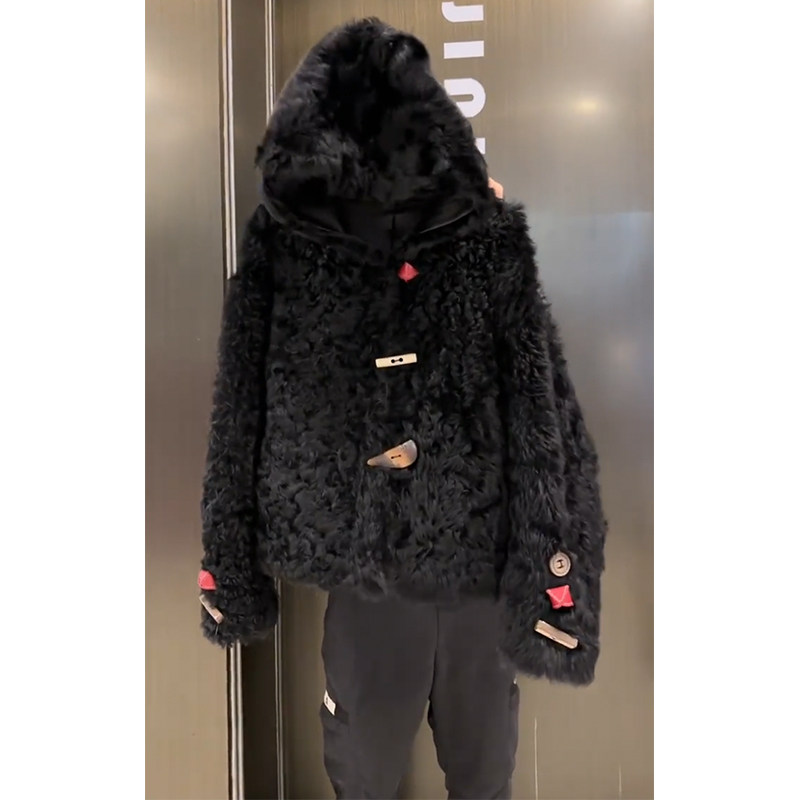 黑色短款连帽外套女冬季2024新款法式别致时尚气质牛角扣毛毛上衣,女装/女士精品,短外套,淘宝优惠券,粉丝福利购,淘宝优惠卷