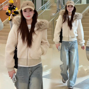 时尚羊羔毛短款外套女2025冬季新款加厚保暖洋气带帽毛领棉服外套