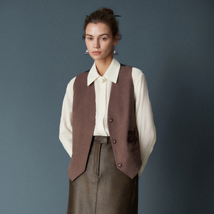 HUI卉昙暮棕色麂皮玉兰补花绣浮雕肌理感后薄纱马甲2025秋冬新款