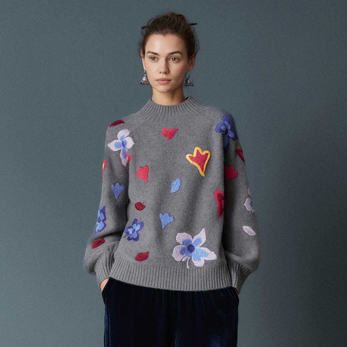 HUI卉全绵羊毛玉兰刺绣暮云灰色中长款时尚套头毛衣2026春新款