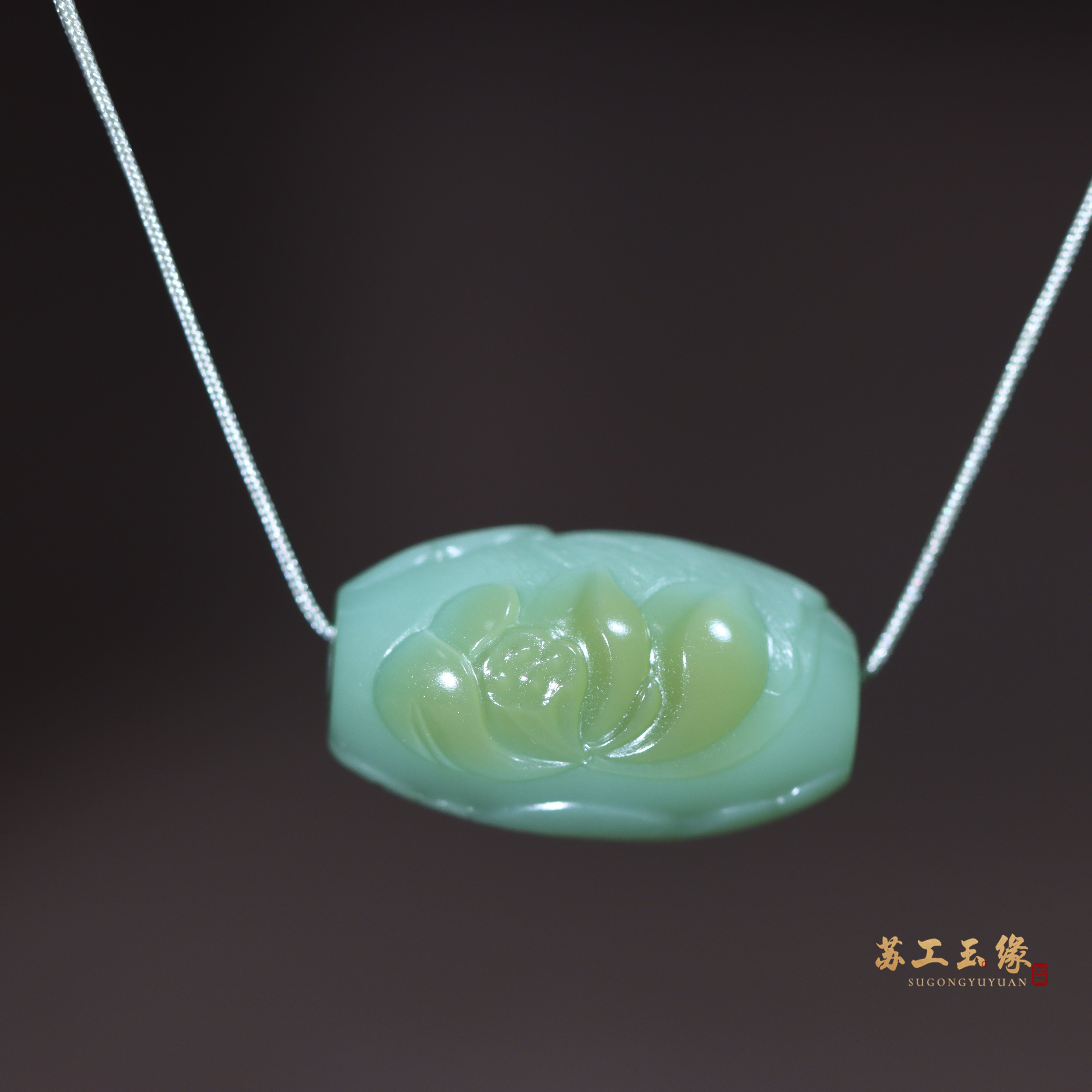 苏工玉缘和田玉俄碧俏色荷花勒子