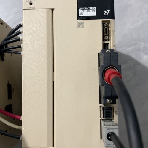 议价安川7系伺服驱动器SGD7S-180A00A002正常可维修