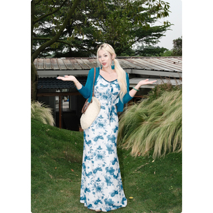 糯米子 纯欲风印花吊带连衣裙新款 显瘦度假春季 休闲裙子 瓷画