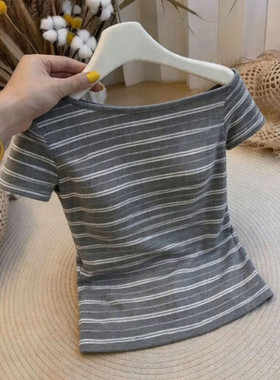 灰色斜肩短袖t恤女夏季韩系独特漂亮巨好看修身显瘦短款露肩上衣