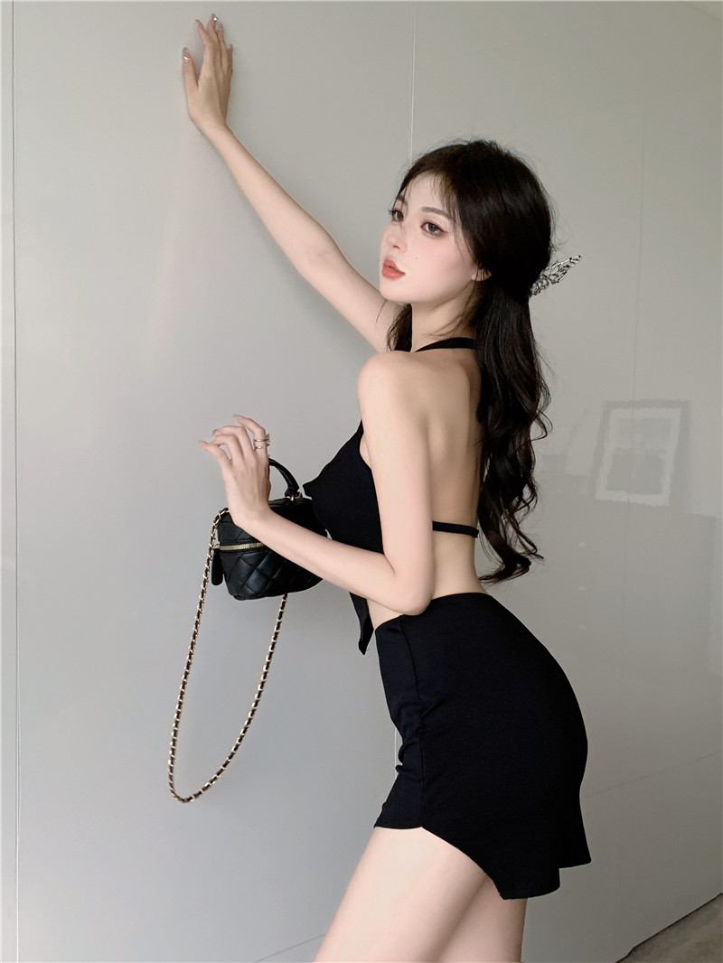뜨거운 소녀의 섹시한 꽉 끼는 불규칙한 대형 등이없는 홀터넥 캐미솔 여성 투피스 여름 슬리밍 엉덩이 덮는 짧은 스커트